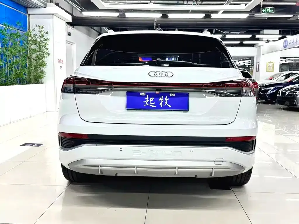 Audi Q4 e-tron — фото 8
