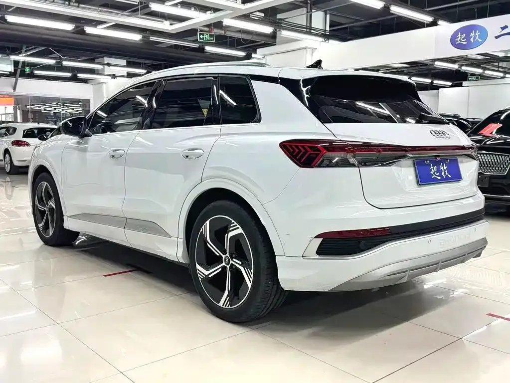 Audi Q4 e-tron — фото 9