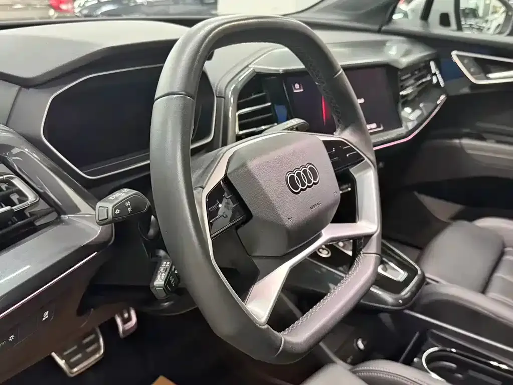 Audi Q4 e-tron — фото 10