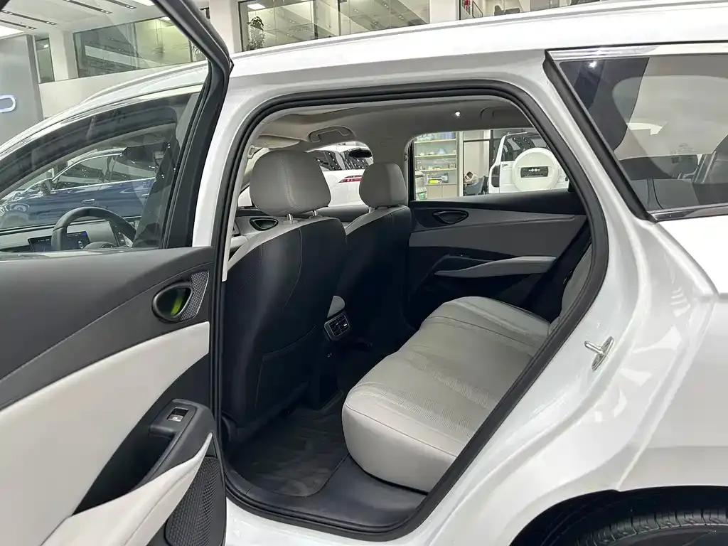 BYD Seal 06 DM-i Touring — фото 3