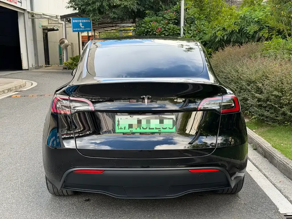 Tesla Model Y — фото 7