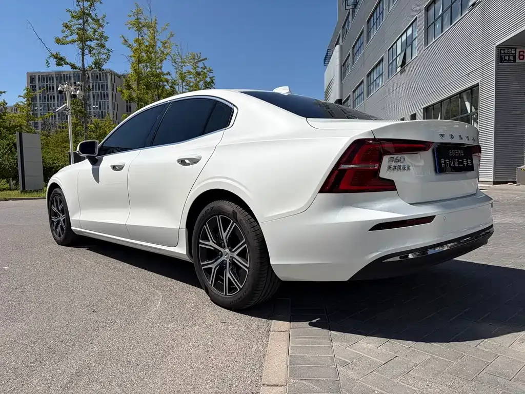 Volvo S60 — фото 4