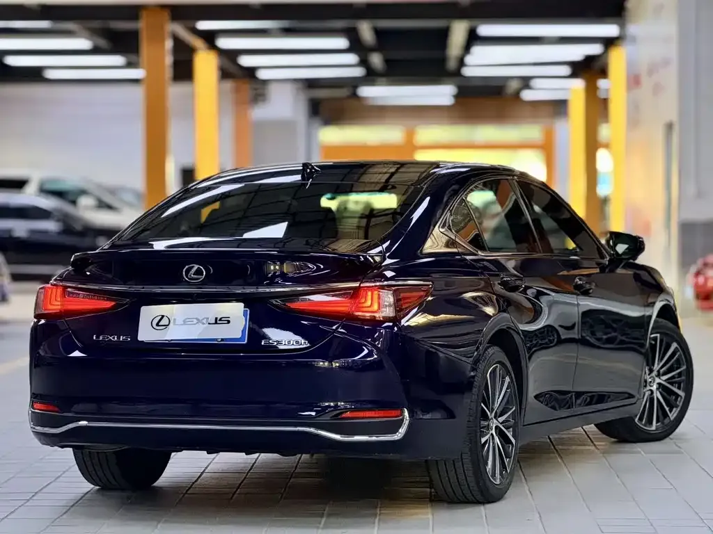 Lexus ES — фото 7