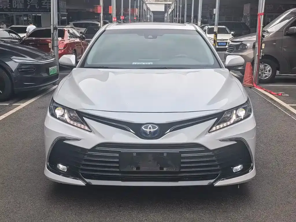 Toyota Camry — фото 6