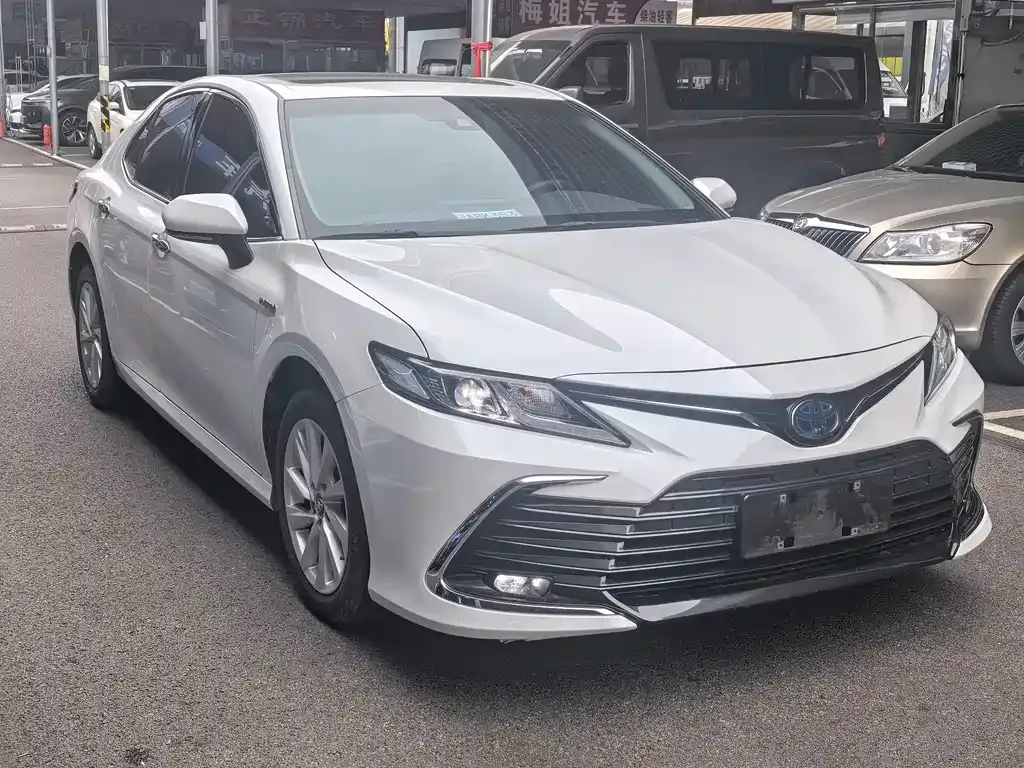 Toyota Camry — фото 7