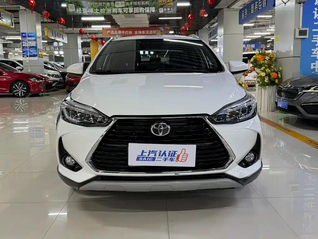 Toyota Yaris L — фото 2