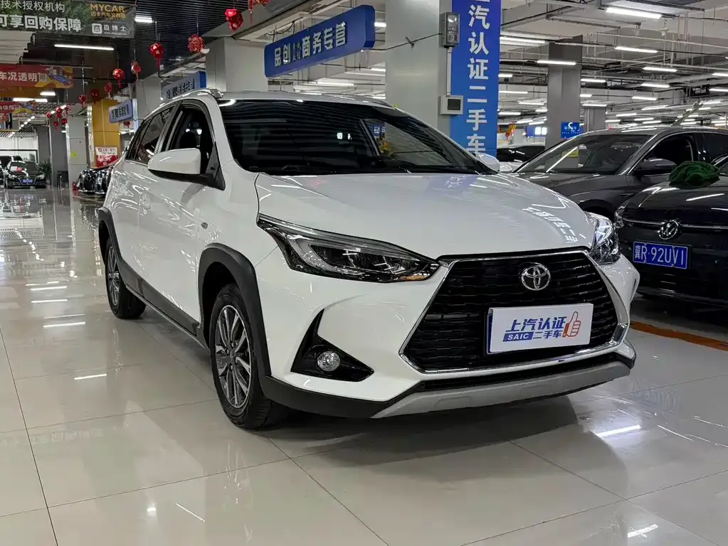 Toyota Yaris L — фото 8
