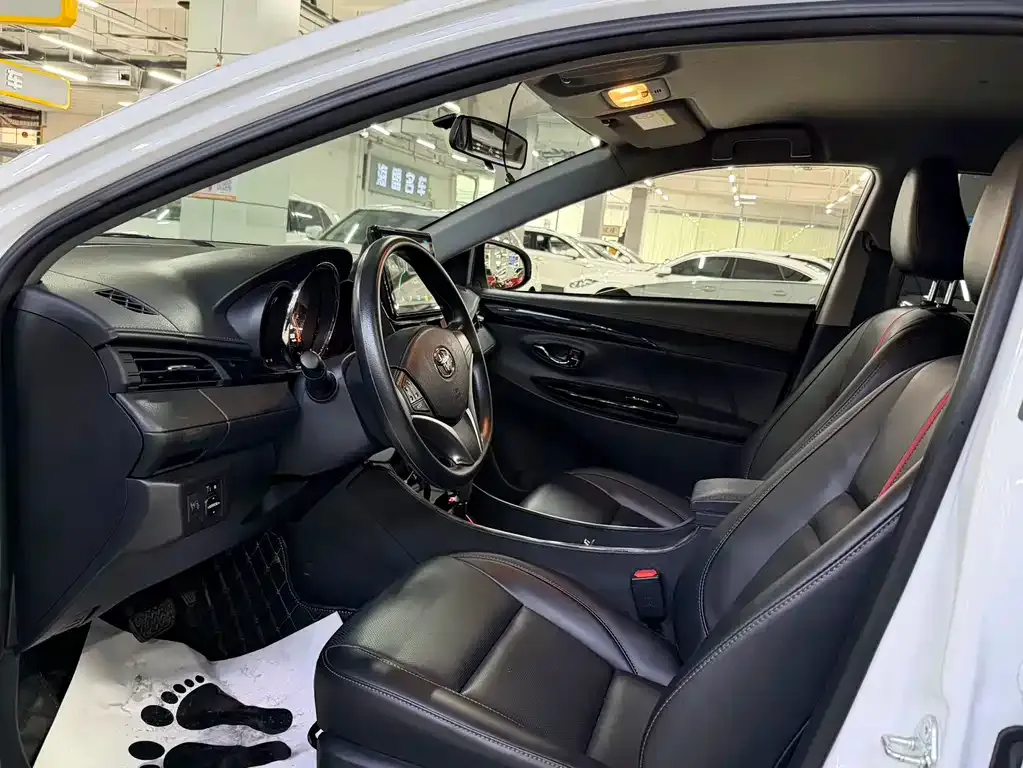 Toyota Yaris L — фото 3