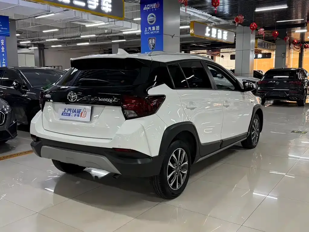 Toyota Yaris L — фото 10