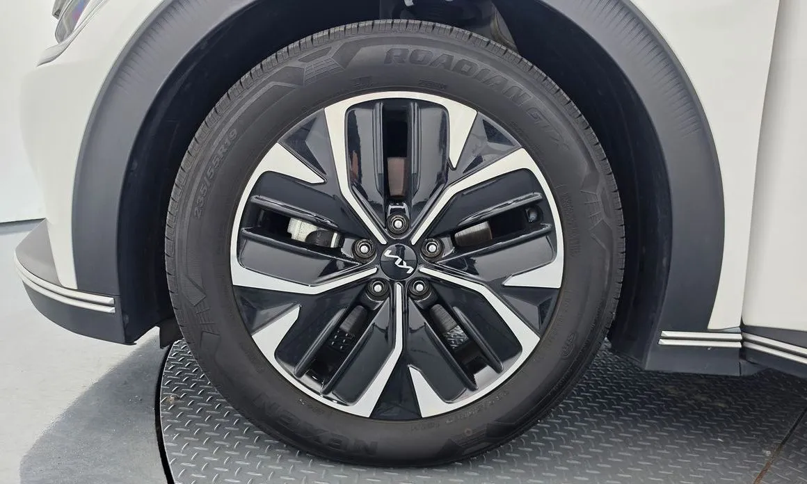 Kia EV6 — фото 10