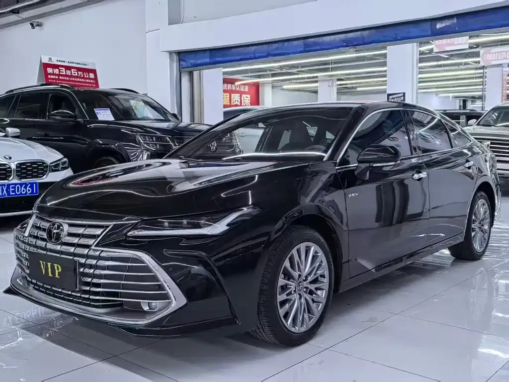 Toyota Avalon — фото 1