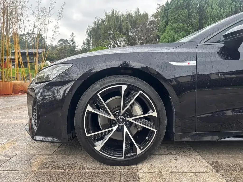 Audi A7L — фото 9