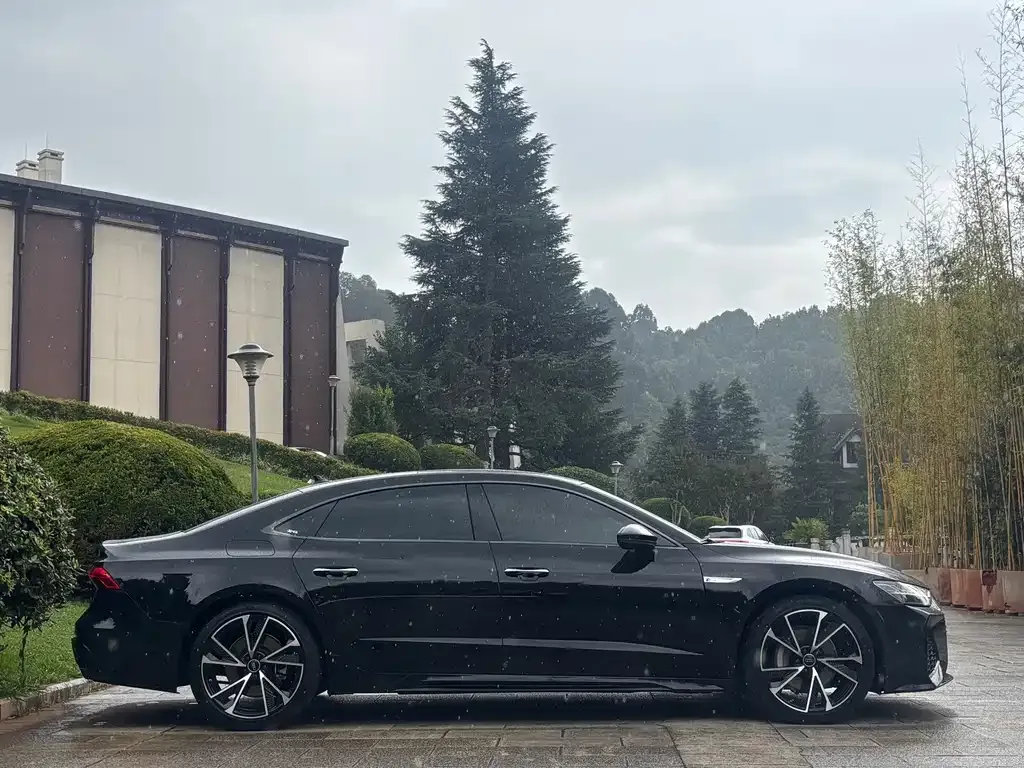 Audi A7L — фото 2