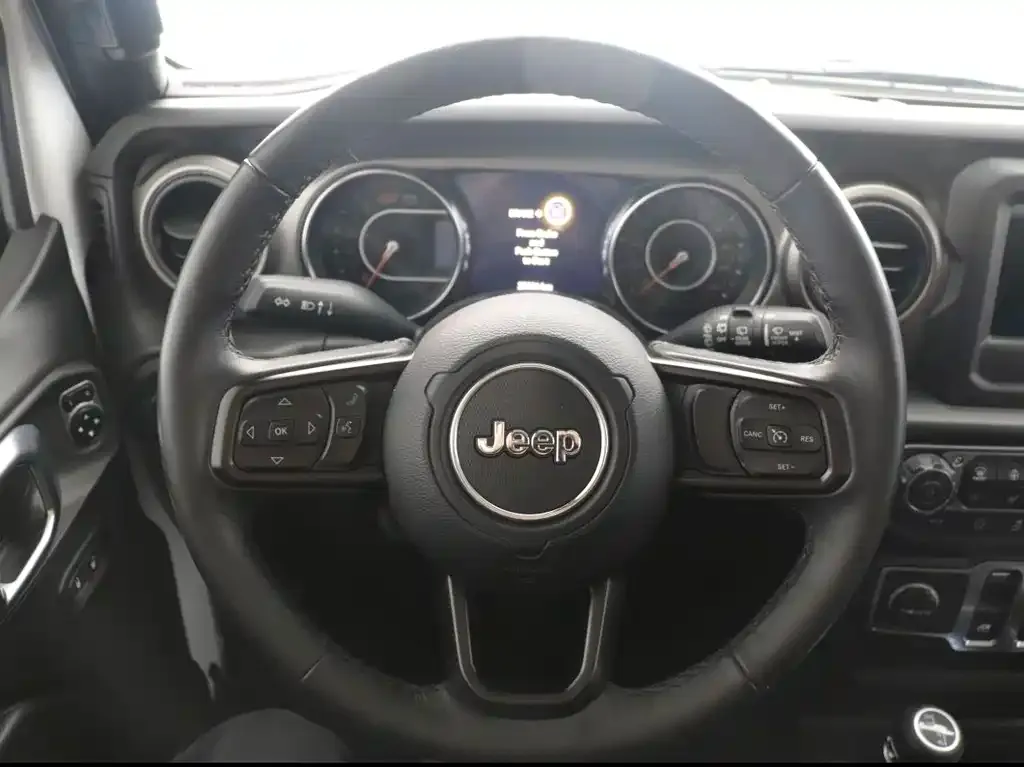 Jeep Wrangler — фото 10
