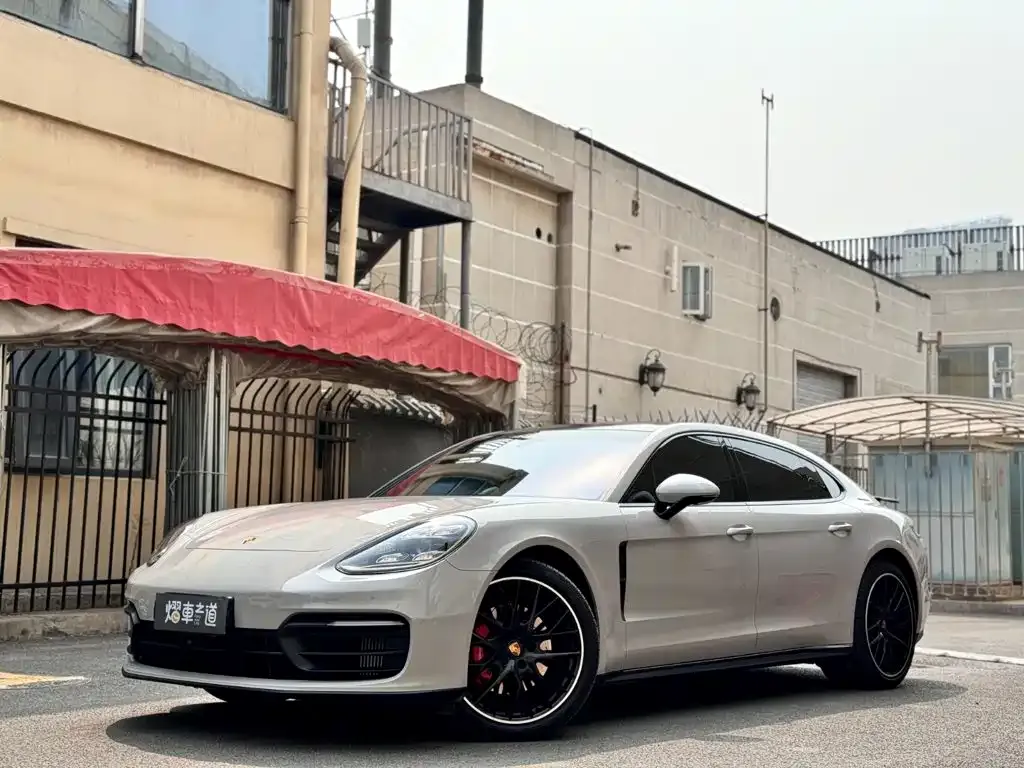 Porsche Panamera — фото 1
