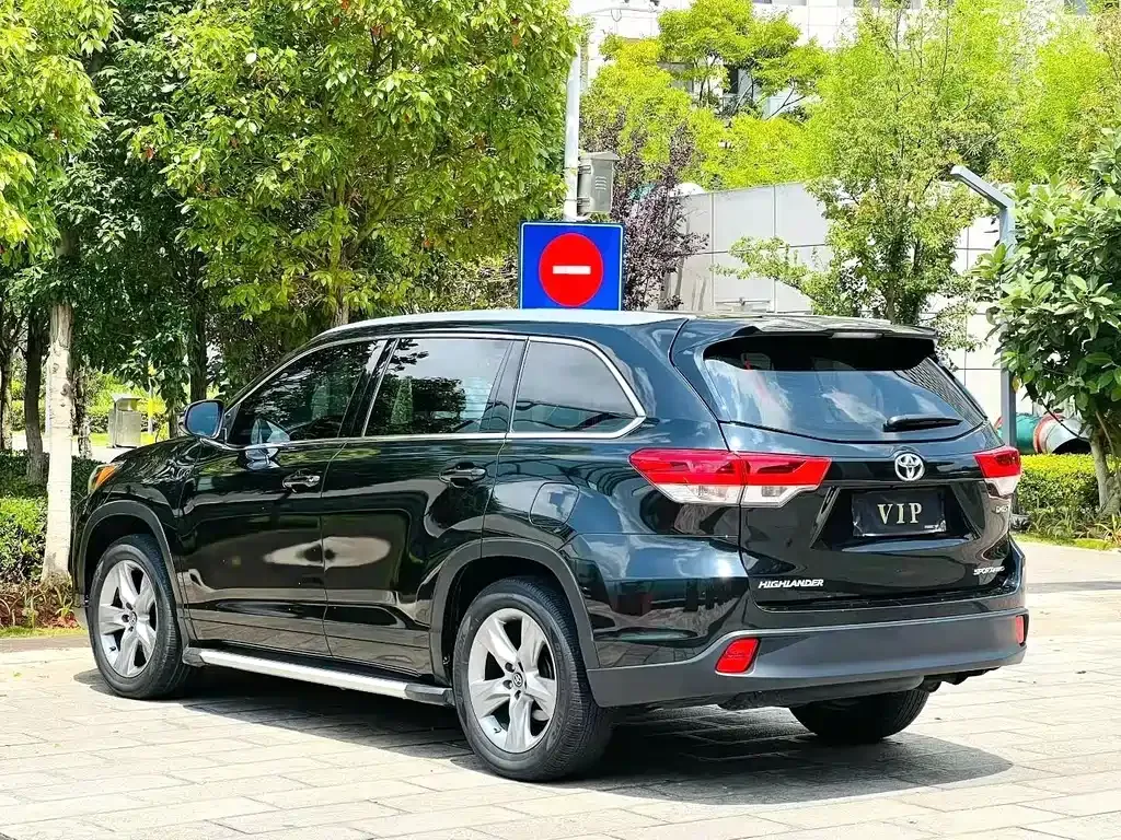 Toyota Highlander — фото 3