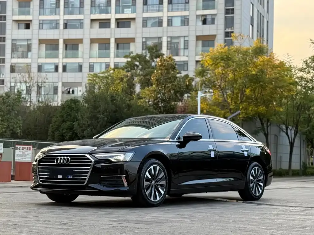 Audi A6L — фото 1
