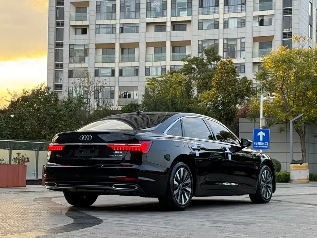 Audi A6L — фото 10