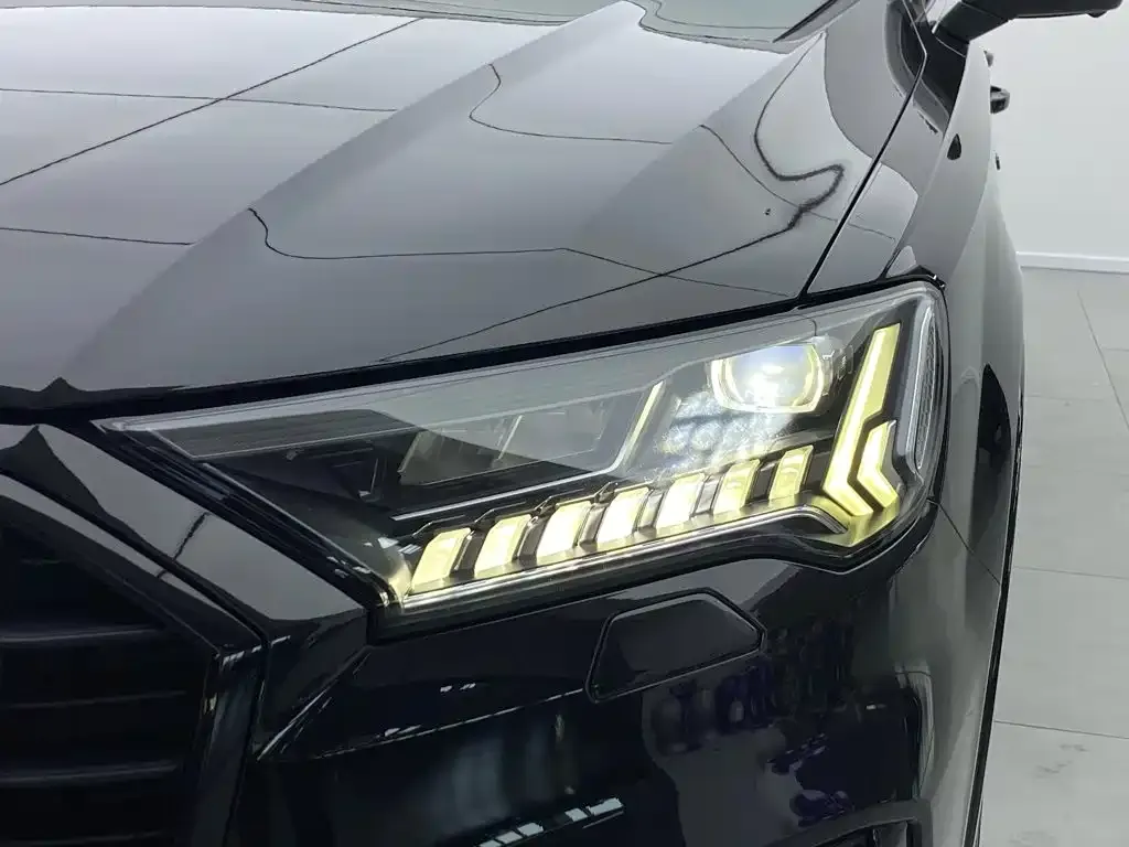 Audi Q7 — фото 9