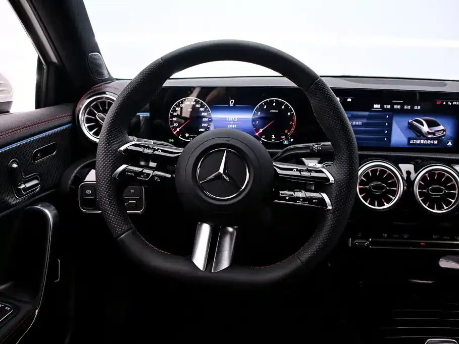 Mercedes-Benz A-Class — фото 8