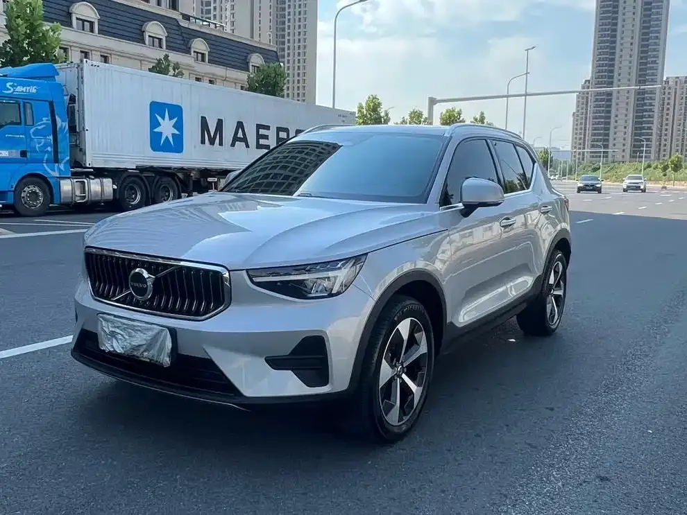 Volvo XC40 — фото 1