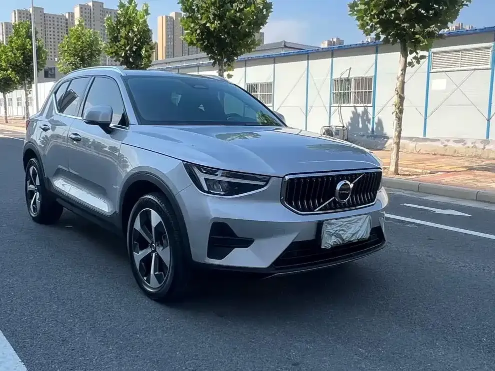 Volvo XC40 — фото 9