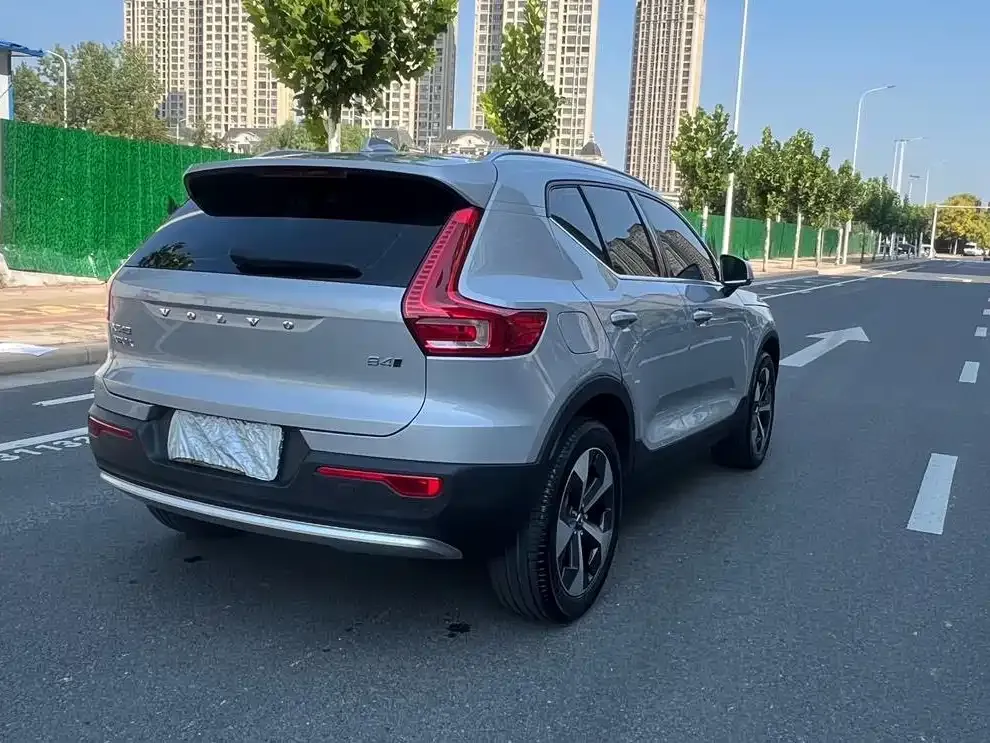 Volvo XC40 — фото 2