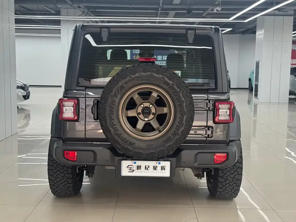 Jeep Wrangler — фото 8