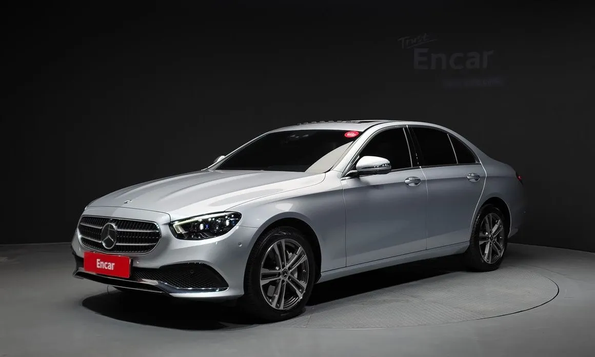 Mercedes-Benz E-Class — фото 1