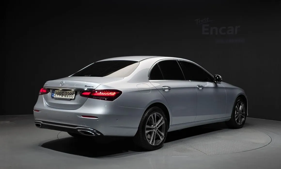 Mercedes-Benz E-Class — фото 3