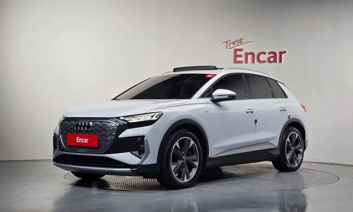 Audi Q4 e-tron — фото 1
