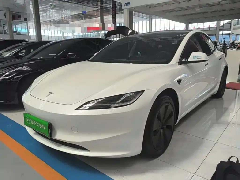 Tesla Model 3 — фото 1