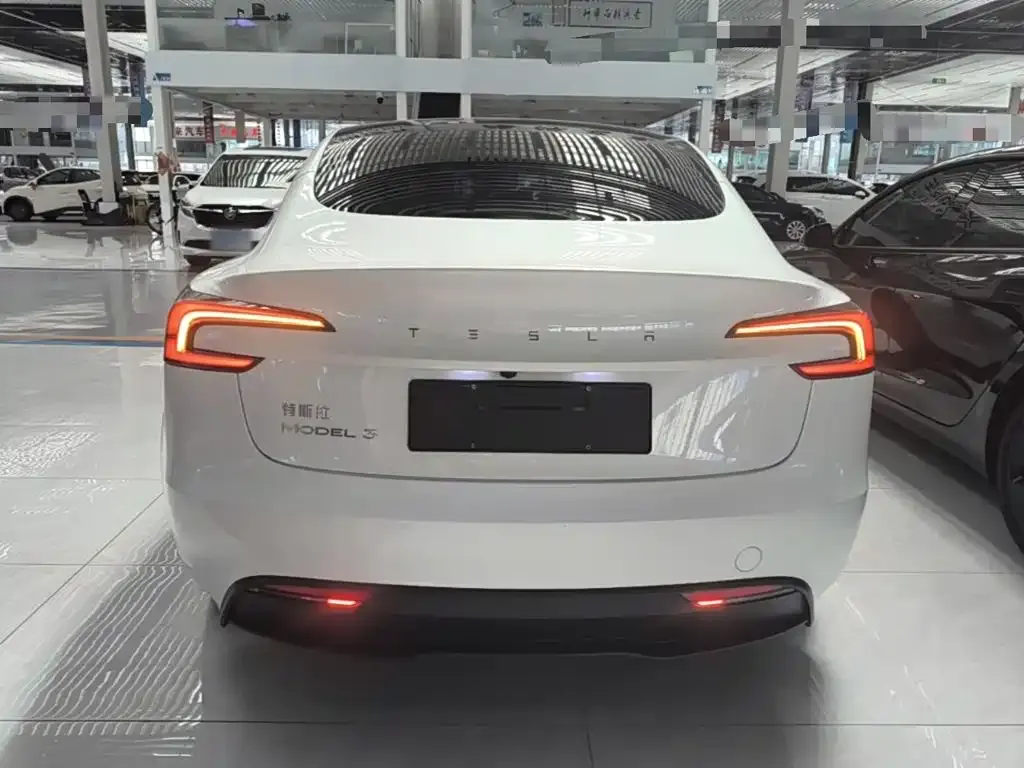 Tesla Model 3 — фото 4