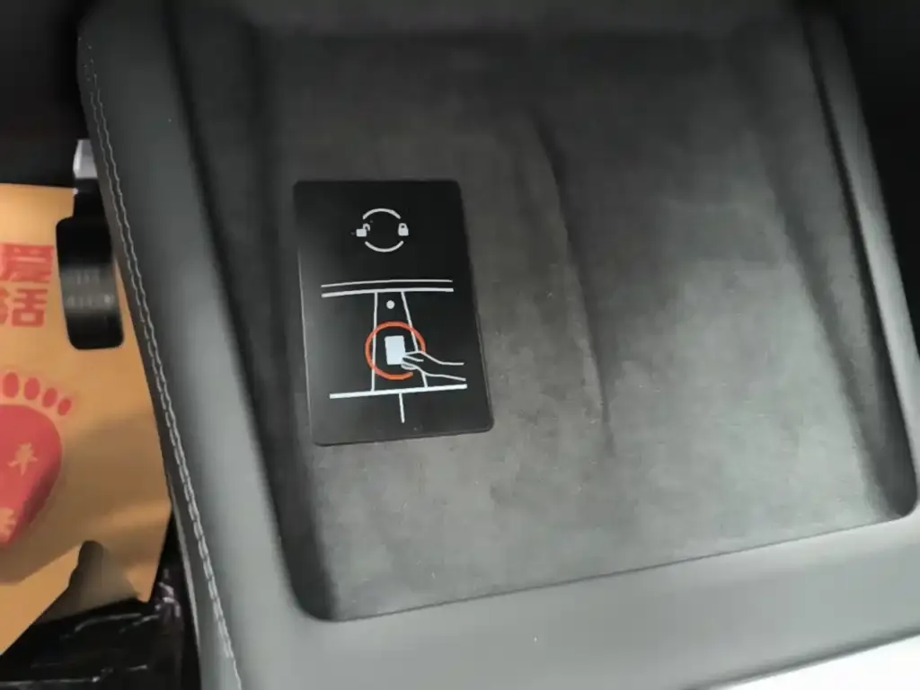 Tesla Model 3 — фото 2
