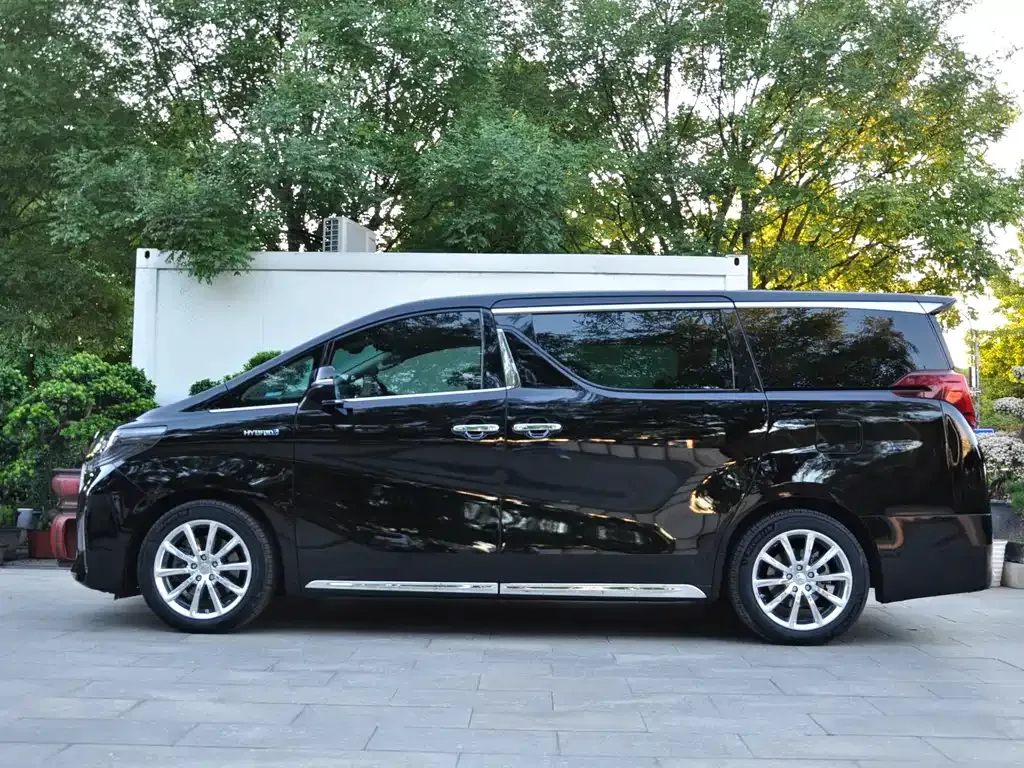 Toyota Alphard — фото 7
