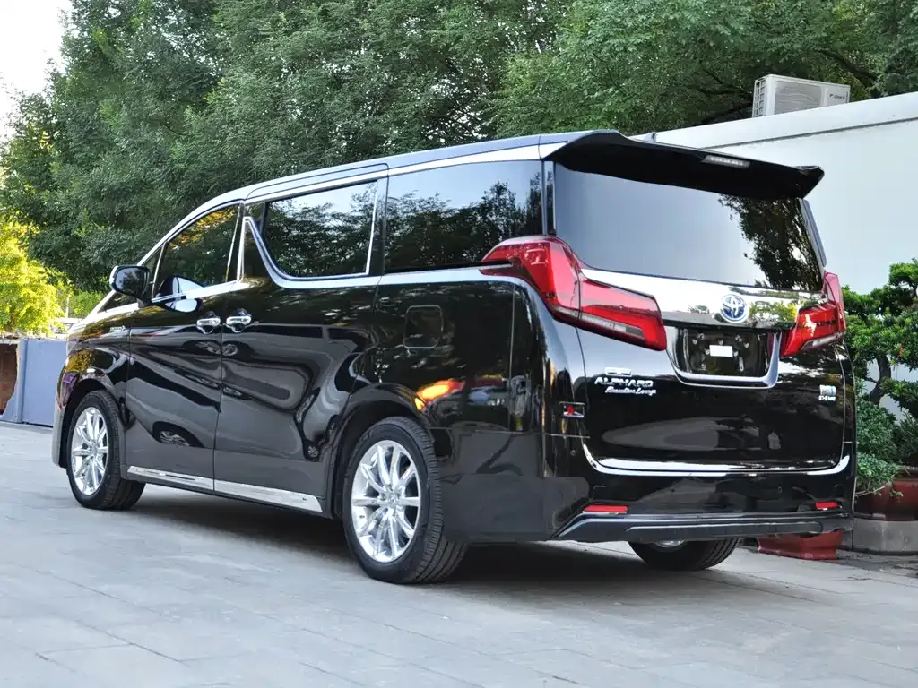Toyota Alphard — фото 4