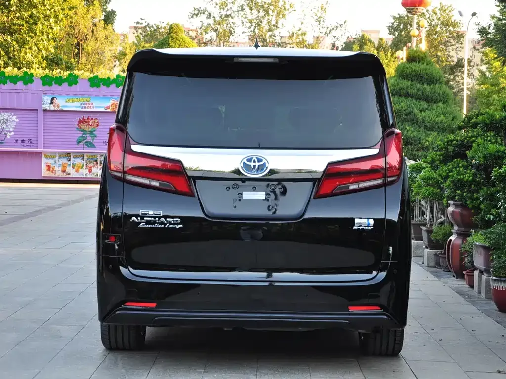 Toyota Alphard — фото 5