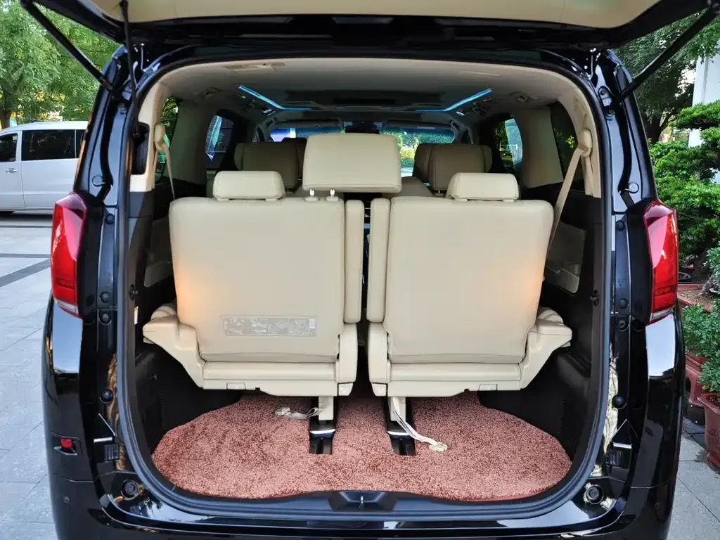 Toyota Alphard — фото 2
