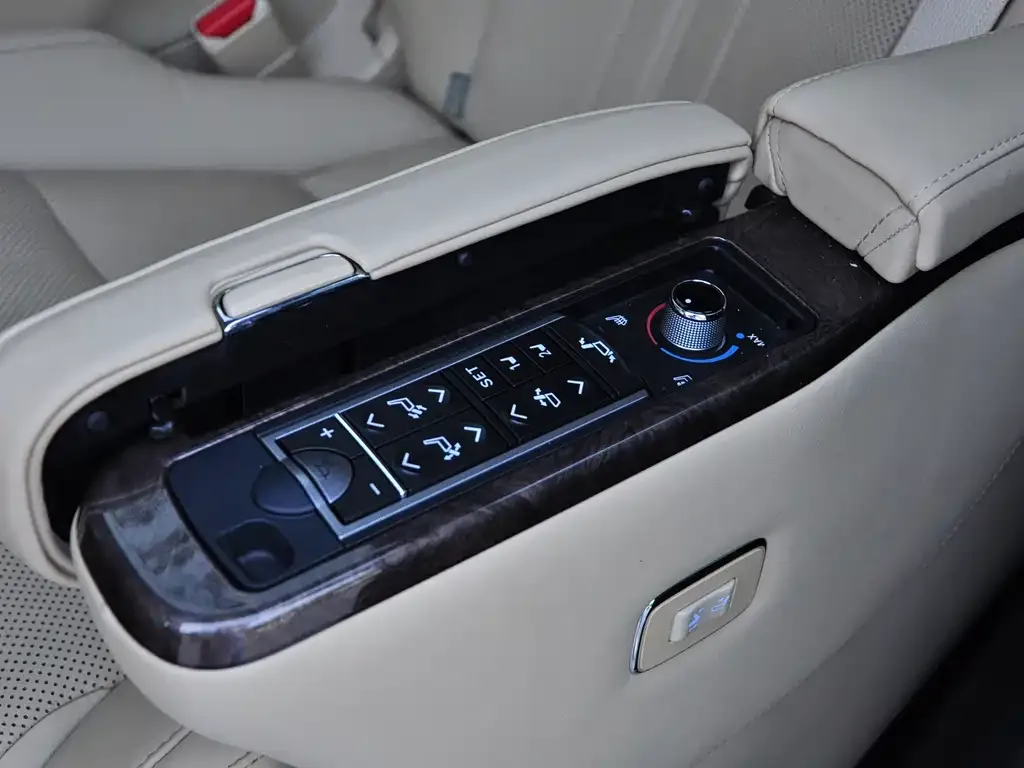 Toyota Alphard — фото 9