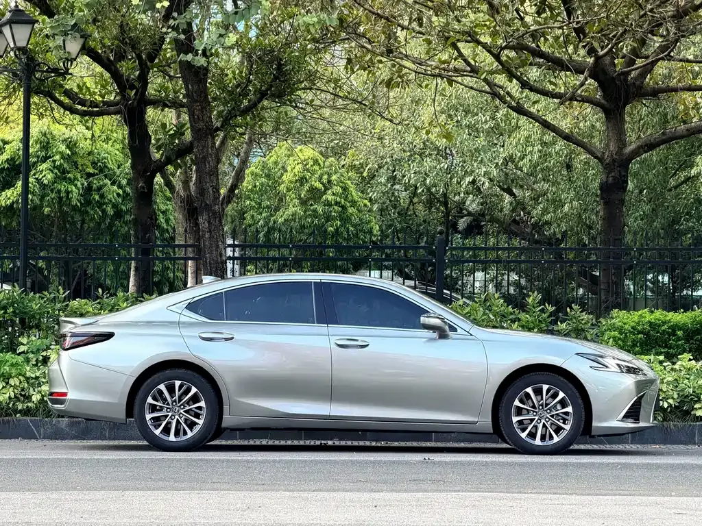 Lexus ES — фото 10