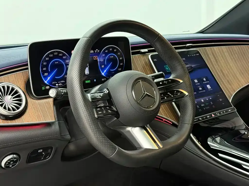 Mercedes-Benz EQE SUV — фото 9