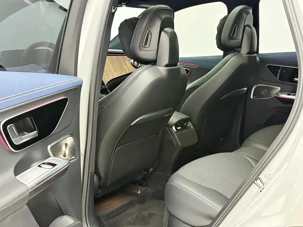 Mercedes-Benz EQE SUV — фото 10