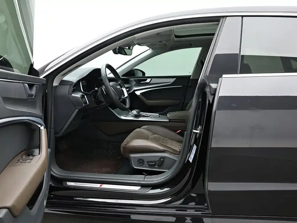 Audi A7L — фото 10