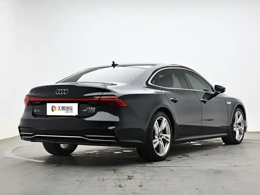 Audi A7L — фото 7