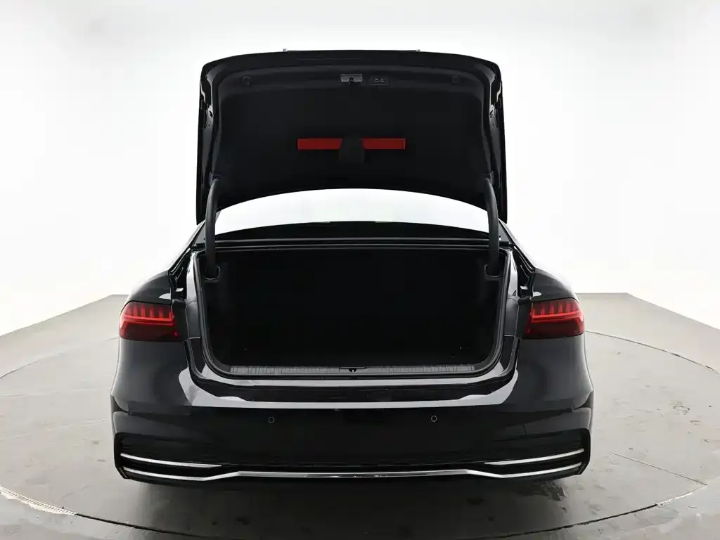 Audi A7L — фото 5