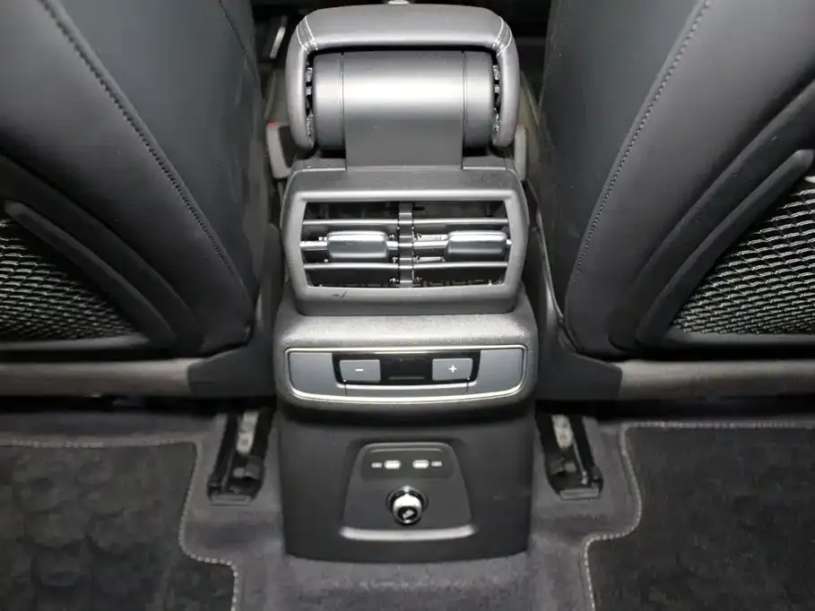 Audi Q4 e-tron — фото 10