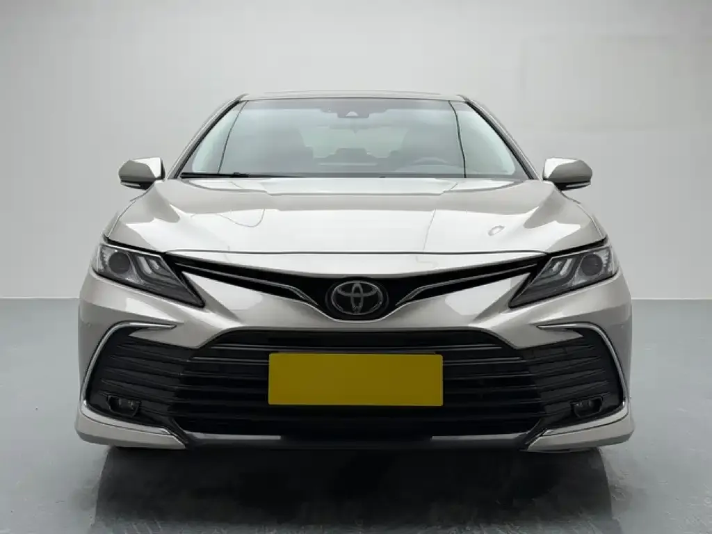 Toyota Camry — фото 2