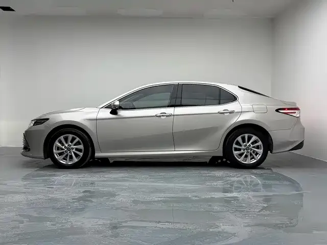 Toyota Camry — фото 6