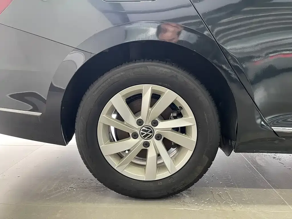 Volkswagen Passat — фото 10