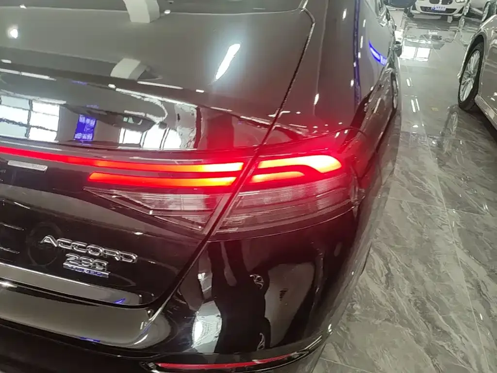 Honda Accord — фото 10